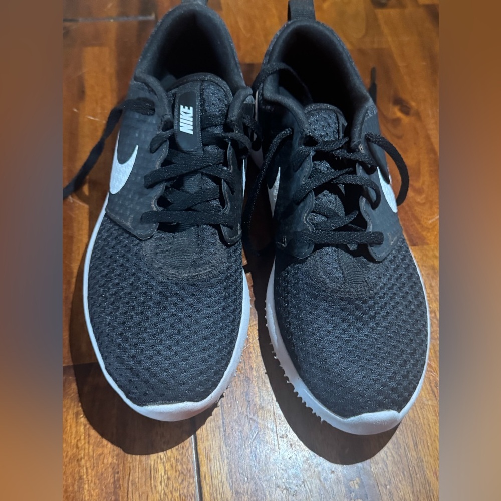 Youth Nike Golf shoes Size 5